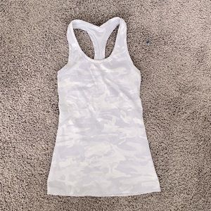 Lululemon cool raceback size 4